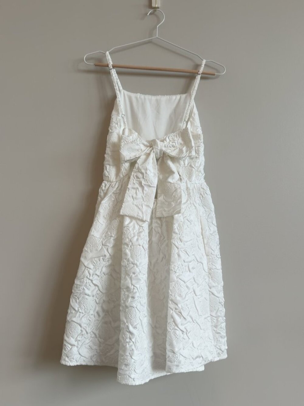 Ces Femme White Floral Jacquard Bow Back Midi Dress | Size Medium